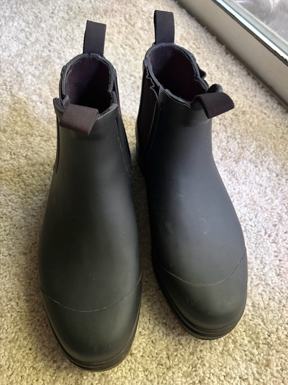 Everlane Matte Black Chelsea Rain Boots